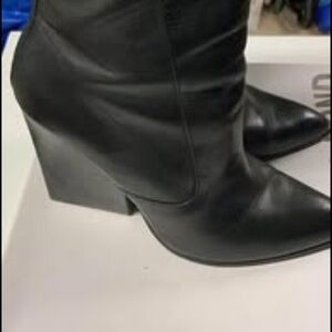 Bleecker and Bond Kailey Ankle boots - Black. 9.5M. Leather Women's Ankle Boots